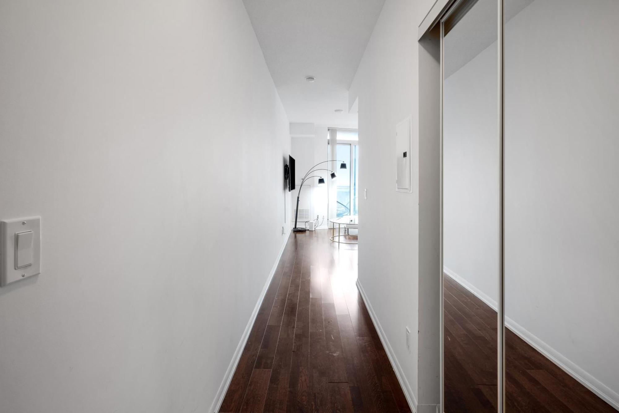 Downtown Toronto 1 Bdrm Condo With Parking And Views Exterior foto